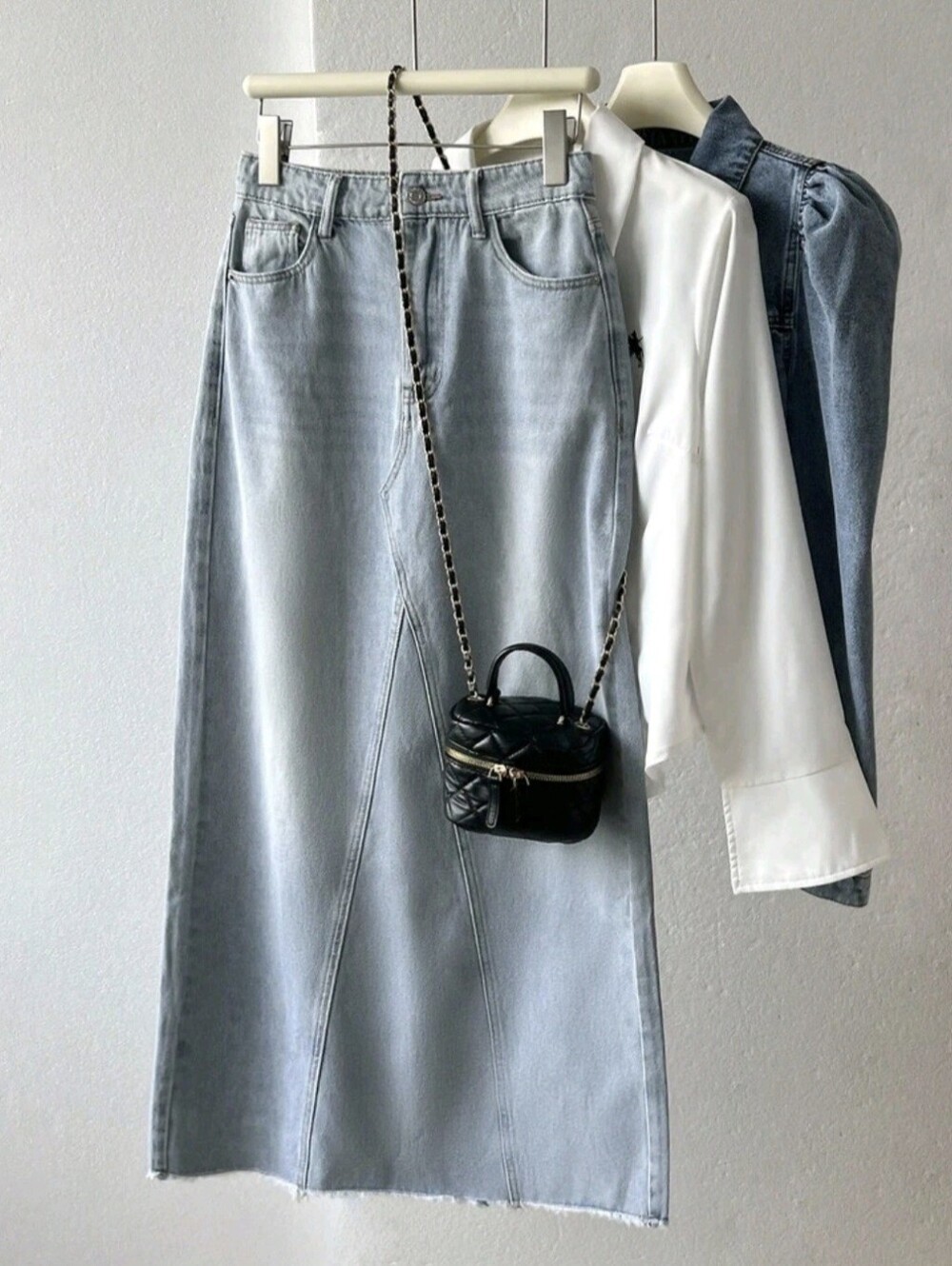 Women's Frayed Hem Washed Denim Skirt